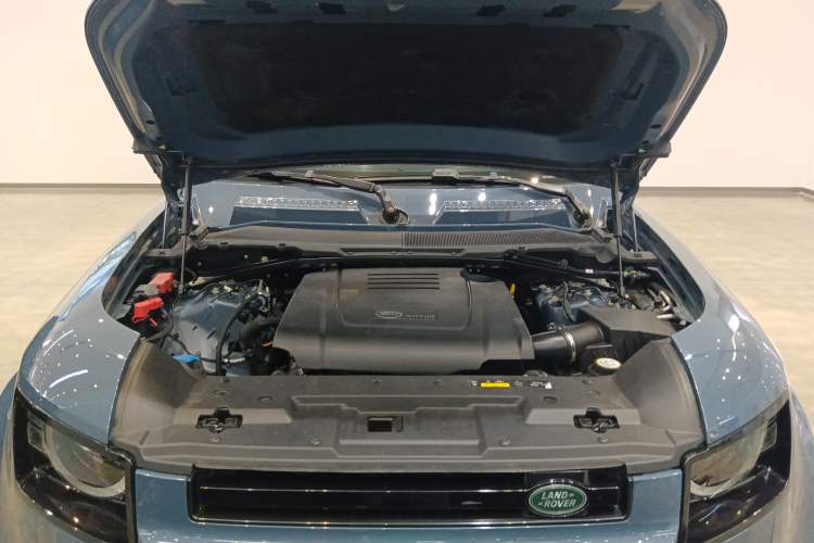 Used Land Rover Defender 2022 90 2.0T P300 X-DYNAMIC HSE Engine Bay
