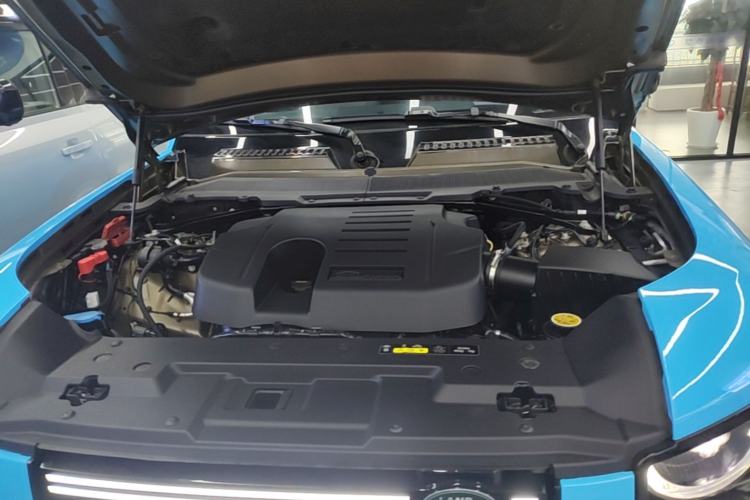 Used Land Rover Defender 2022 90 3.0T P400 XS Engine Bay