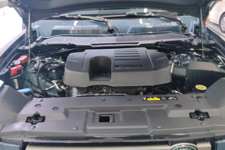 Used Land Rover Defender 2022 110 P400 X-DYNAMIC HSE Engine Bay