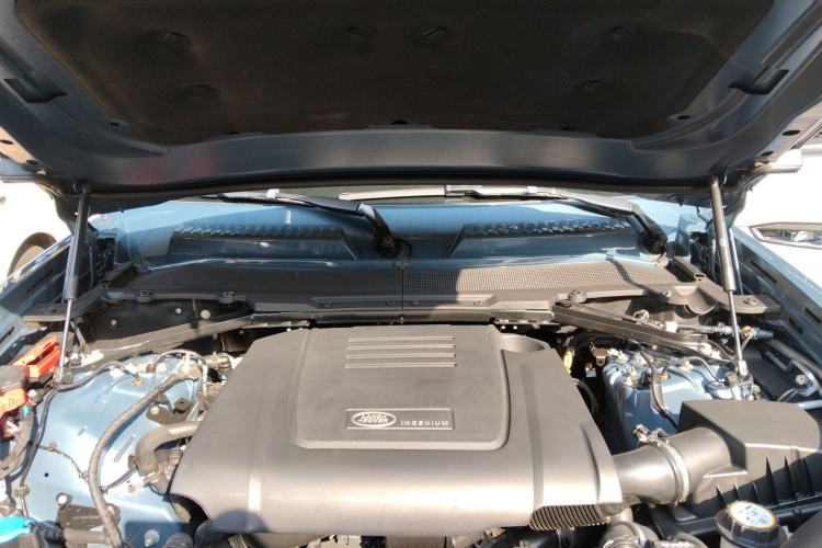 Used Land Rover Defender 2022 90 2.0T P300 X-DYNAMIC HSE Engine Bay