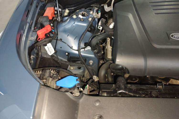 Used Land Rover Defender 2022 90 2.0T P300 X-DYNAMIC HSE Engine Bay Right