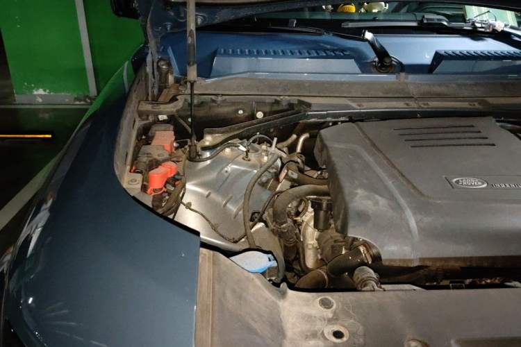 Used Land Rover Defender 2022 90 2.0T P300 X-DYNAMIC HSE Engine Bay Right
