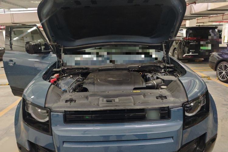 Used Land Rover Defender 2022 90 2.0T P300 SE Engine Bay