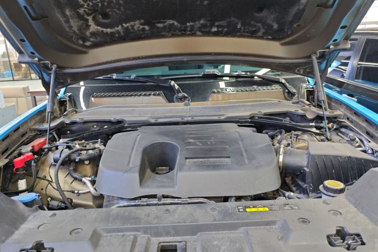 Used Land Rover Defender 2022 90 3.0T P400 XS Engine Bay