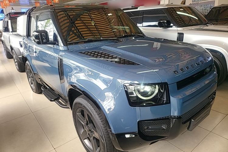 Used Land Rover Defender 2022 90 2.0T P300 X-DYNAMIC HSE Front Right 45 Deg