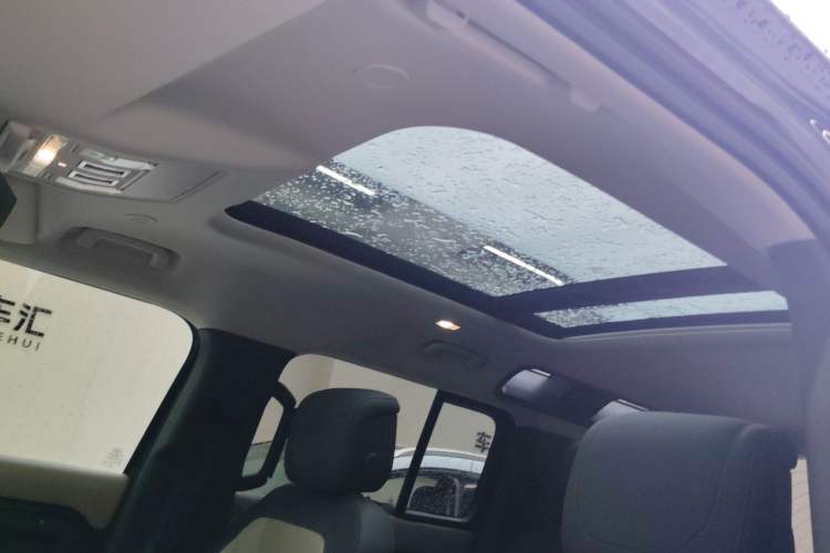 Used Land Rover Defender 2022 110 P400 X-DYNAMIC HSE Headliner