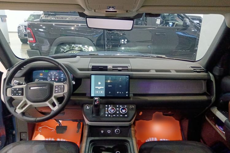 Used Land Rover Defender 2022 90 2.0T P300 X-DYNAMIC HSE Interior 2