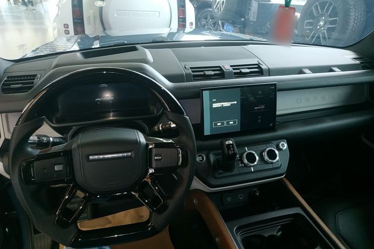 Used Land Rover Defender 2022 90 2.0T P300 X-DYNAMIC HSE Interior 2