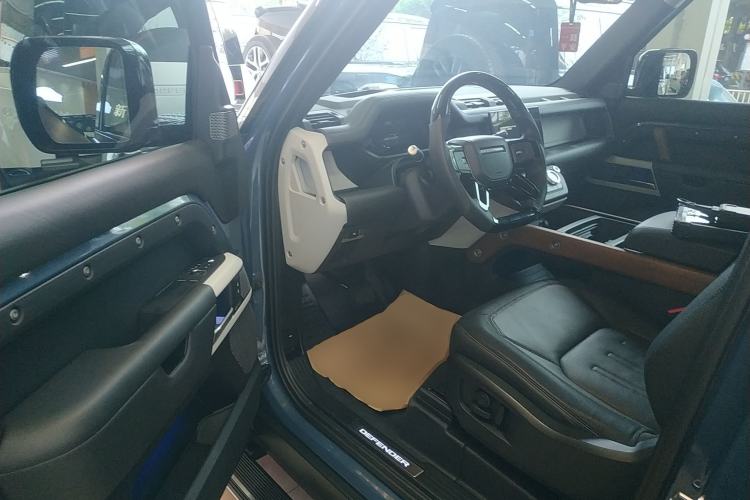 Used Land Rover Defender 2022 90 2.0T P300 X-DYNAMIC HSE Interior 3