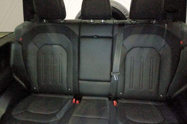 Used Land Rover Defender 2022 90 2.0T P300 X-DYNAMIC HSE Interior 4