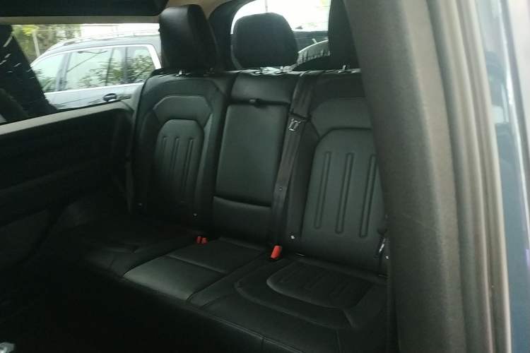 Used Land Rover Defender 2022 90 2.0T P300 X-DYNAMIC HSE Interior 4