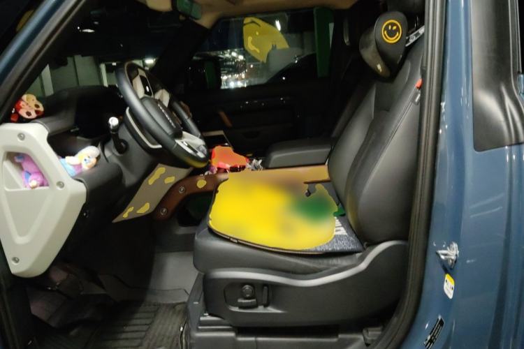 Used Land Rover Defender 2022 90 2.0T P300 X-DYNAMIC HSE Left Front Seat