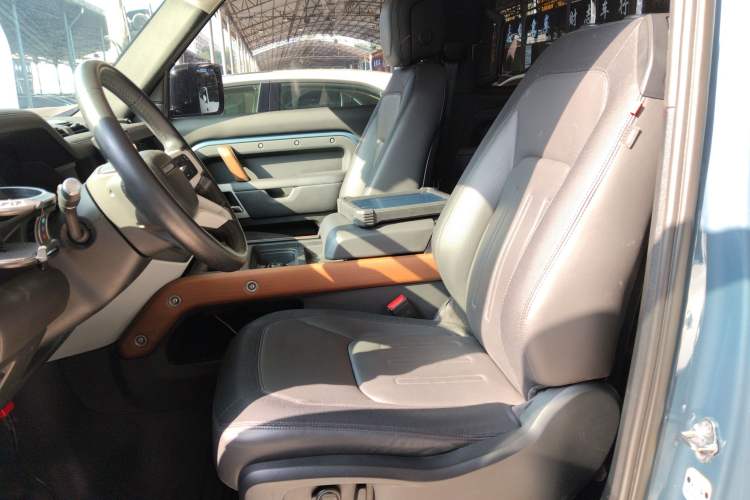 Used Land Rover Defender 2022 90 2.0T P300 X-DYNAMIC HSE Left Front Seat