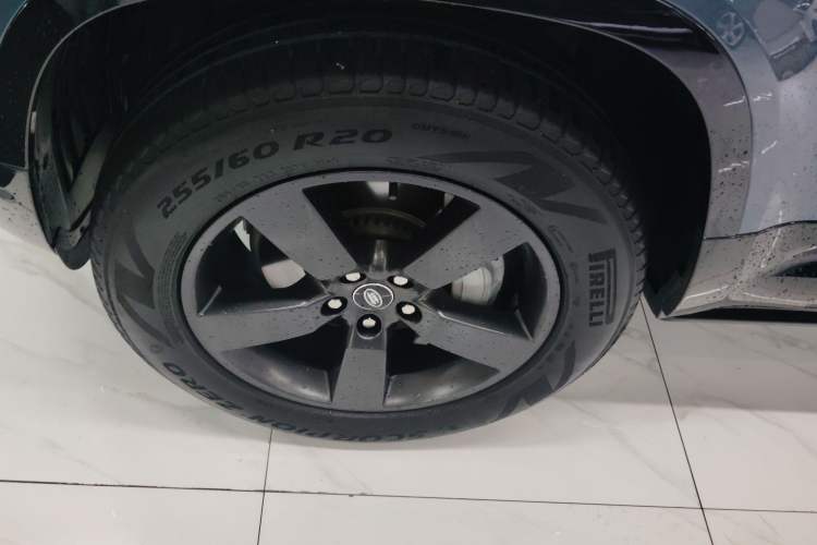 Used Land Rover Defender 2022 110 P400 X-DYNAMIC HSE Left Front Wheel Hub