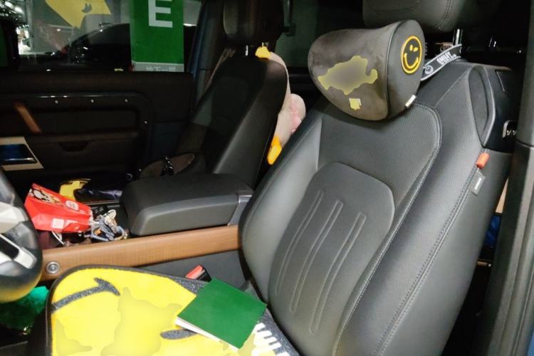 Used Land Rover Defender 2022 90 2.0T P300 X-DYNAMIC HSE Left Rear Seat