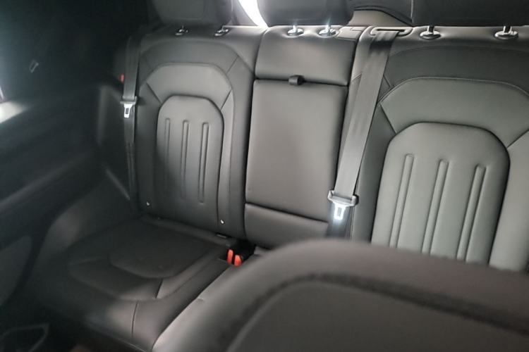 Used Land Rover Defender 2022 90 2.0T P300 X-DYNAMIC HSE Left Rear Seat