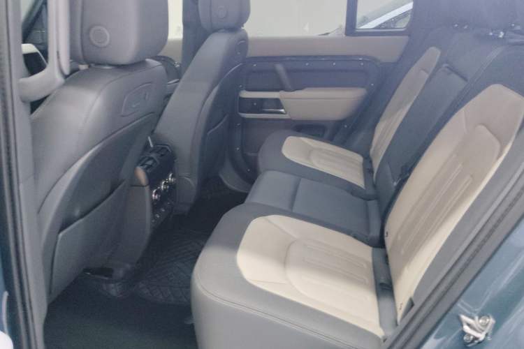 Used Land Rover Defender 2022 110 P400 X-DYNAMIC HSE Left Rear Seat