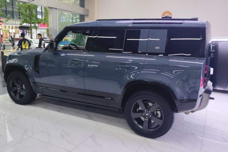 Used Land Rover Defender 2022 110 P400 X-DYNAMIC HSE Left Side