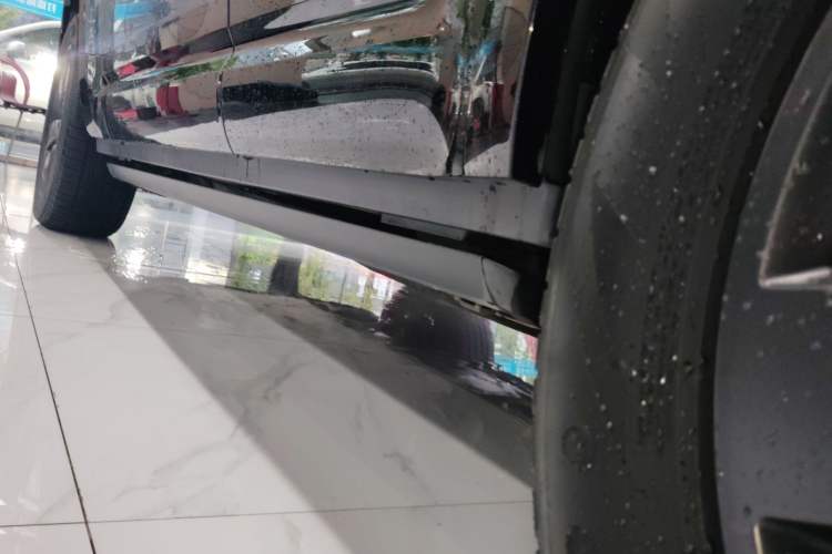 Used Land Rover Defender 2022 110 P400 X-DYNAMIC HSE Left Side Sill