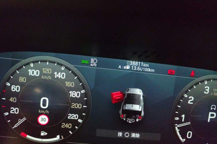 Used Land Rover Defender 2022 90 2.0T P300 X-DYNAMIC HSE Odometer Close Up