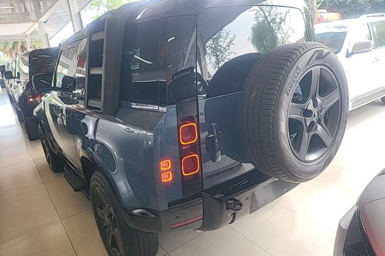 Used Land Rover Defender 2022 90 2.0T P300 X-DYNAMIC HSE Rear Left 45 Deg