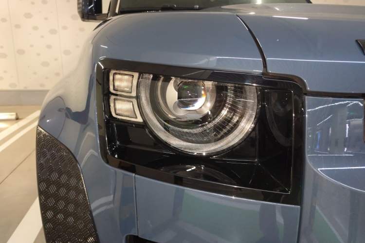 Used Land Rover Defender 2022 90 2.0T P300 X-DYNAMIC HSE Right Front Headlight
