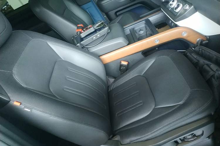 Used Land Rover Defender 2022 90 2.0T P300 X-DYNAMIC HSE Right Front Seat