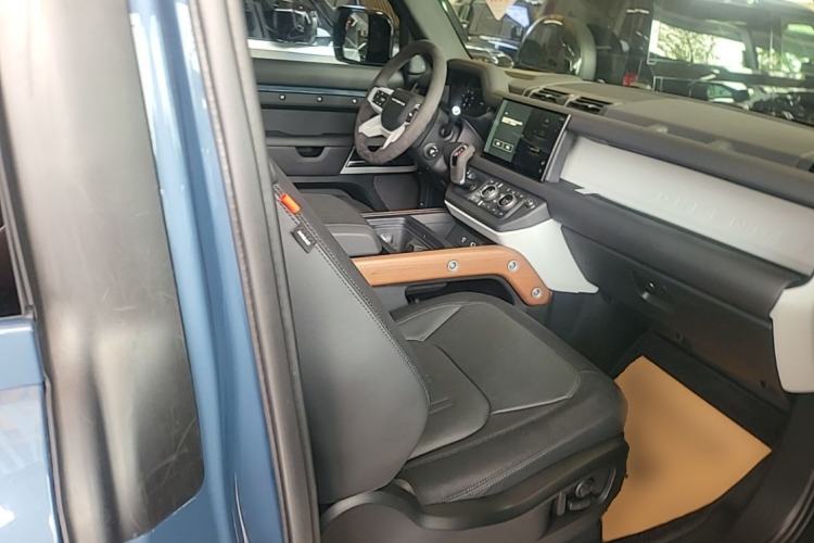 Used Land Rover Defender 2022 90 2.0T P300 X-DYNAMIC HSE Right Front Seat