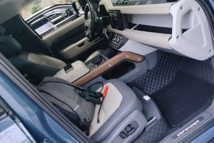 Used Land Rover Defender 2022 110 P400 X-DYNAMIC HSE Right Front Seat