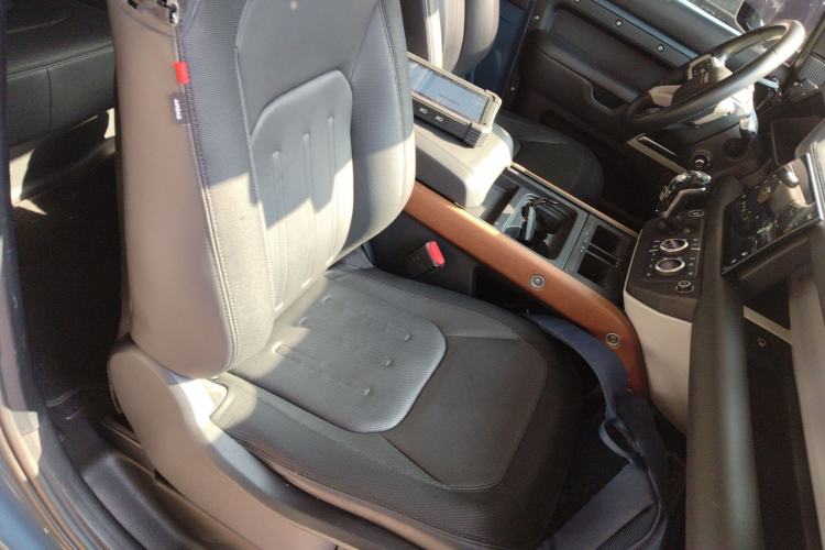Used Land Rover Defender 2022 90 2.0T P300 X-DYNAMIC HSE Right Front Seat