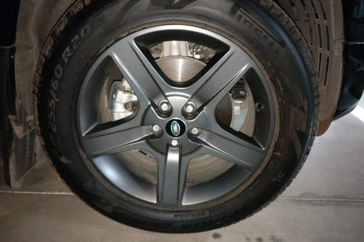 Used Land Rover Defender 2022 90 2.0T P300 X-DYNAMIC HSE Right Front Wheel Hub