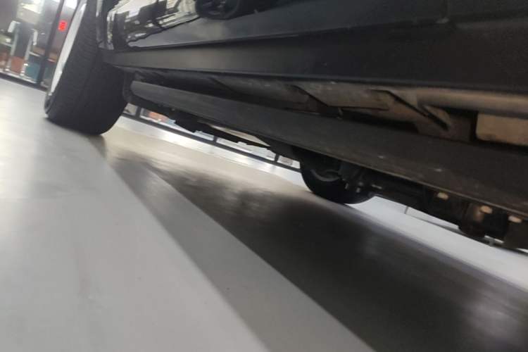 Used Land Rover Defender 2022 90 3.0T P400 XS Right Side Sill