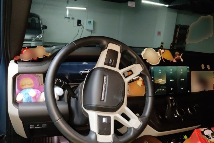 Used Land Rover Defender 2022 90 2.0T P300 X-DYNAMIC HSE Steering Wheel