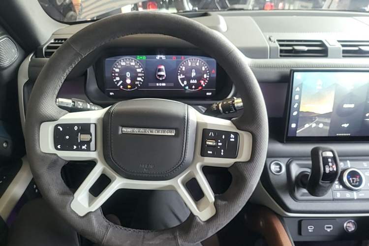 Used Land Rover Defender 2022 90 2.0T P300 X-DYNAMIC HSE Steering Wheel