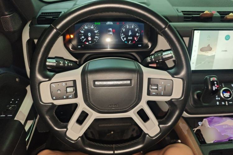 Used Land Rover Defender 2022 90 2.0T P300 SE Steering Wheel