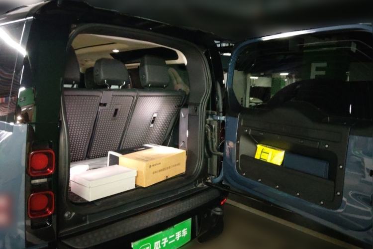 Used Land Rover Defender 2022 90 2.0T P300 X-DYNAMIC HSE Trunk