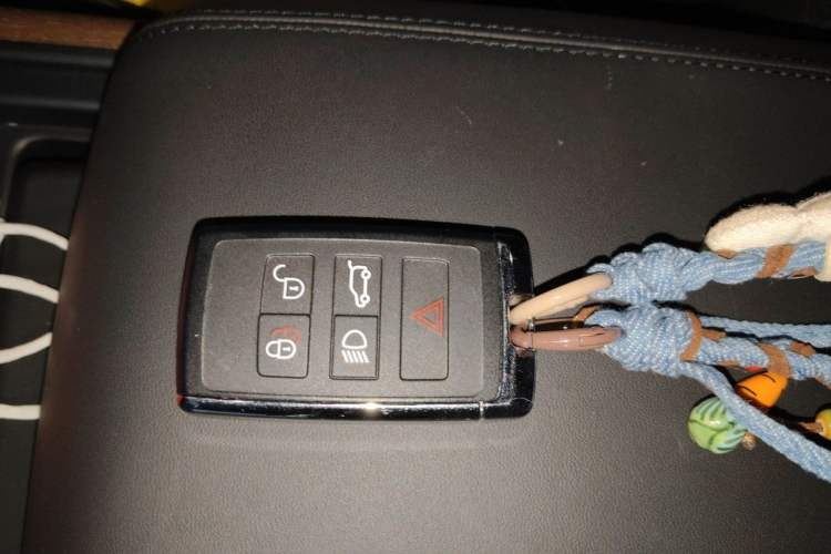 Used Land Rover Defender 2022 90 2.0T P300 X-DYNAMIC HSE Vehicle Key