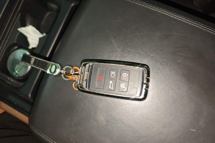Used Land Rover Defender 2022 90 2.0T P300 SE Vehicle Key