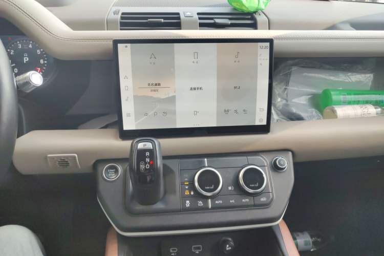 Used Land Rover Defender 2022 110 P400 X Audio And AC Panel