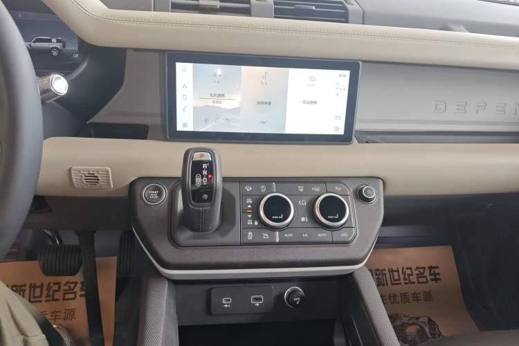 Used Land Rover Defender 2022 110 P400 X-DYNAMIC HSE Audio And AC Panel