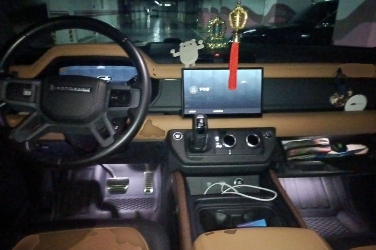 Used Land Rover Defender 2022 110 P400 X-DYNAMIC HSE Center Console