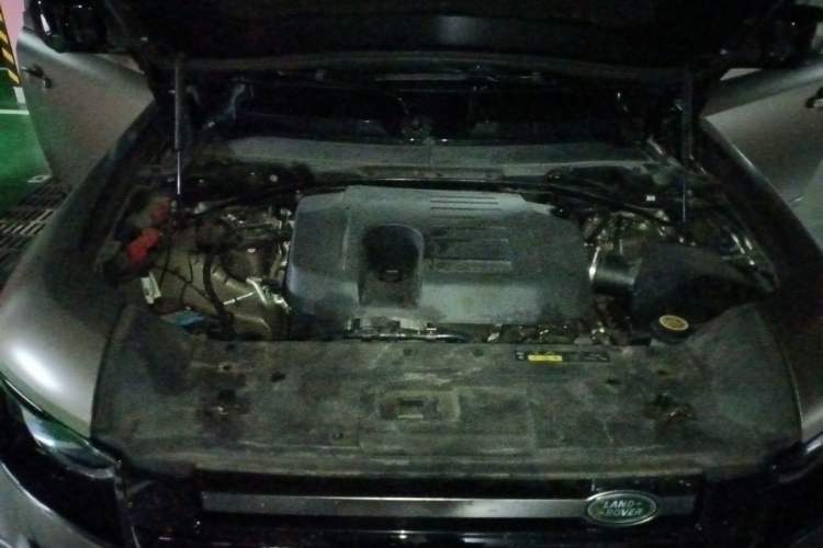 Used Land Rover Defender 2022 110 P400 X-DYNAMIC HSE Engine Bay