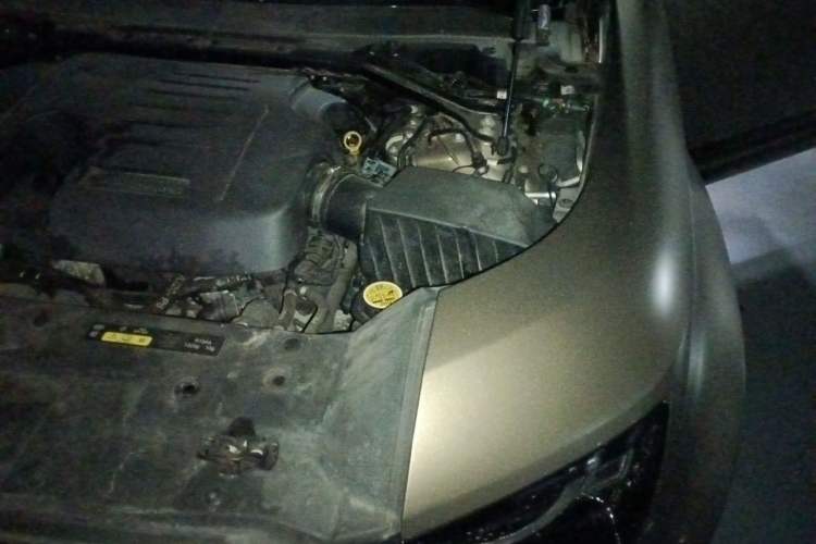Used Land Rover Defender 2022 110 P400 X-DYNAMIC HSE Engine Bay Left