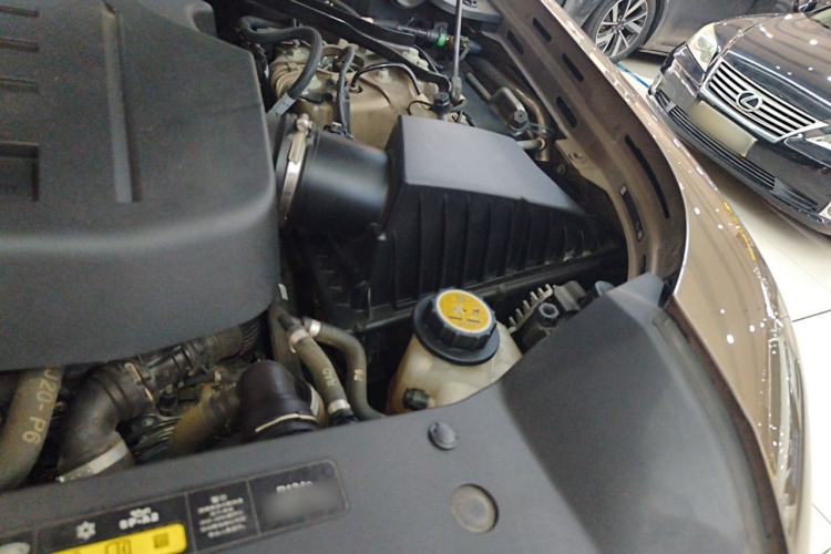 Used Land Rover Defender 2022 90 3.0T P400 XS Engine Bay Left