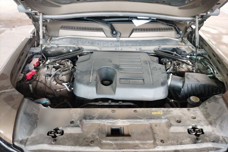 Used Land Rover Defender 2022 110 P400 X-DYNAMIC HSE Engine Bay