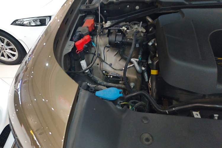 Used Land Rover Defender 2022 90 3.0T P400 XS Engine Bay Right