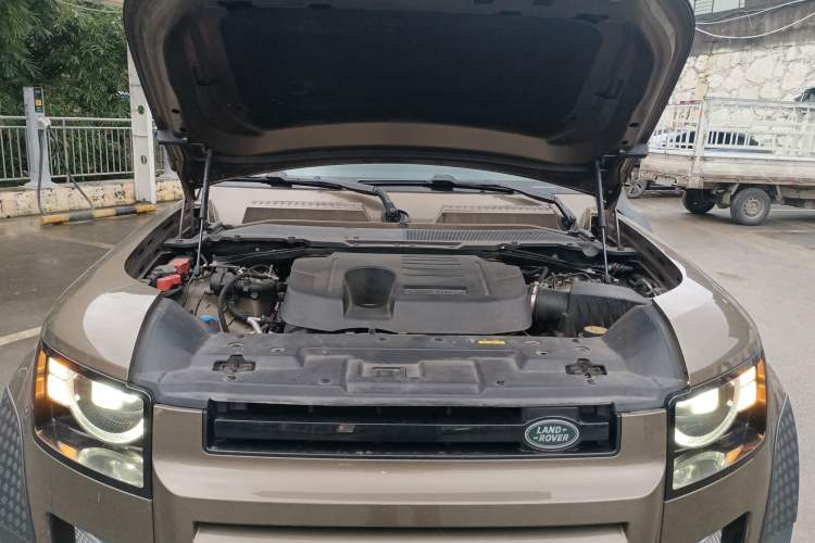 Used Land Rover Defender 2022 110 P400 X-DYNAMIC HSE Engine Bay