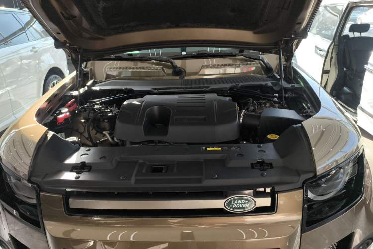 Used Land Rover Defender 2022 110 P400 X-DYNAMIC HSE Engine Bay