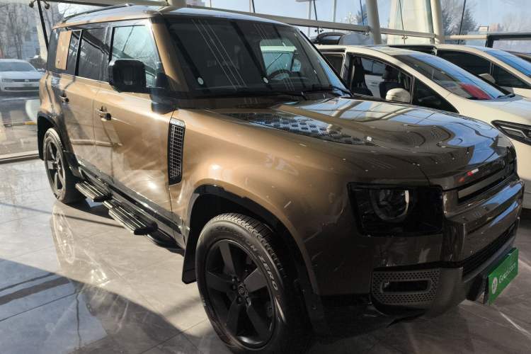 Used Land Rover Defender 2022 110 P400 X-DYNAMIC HSE Front Right 45 Deg
