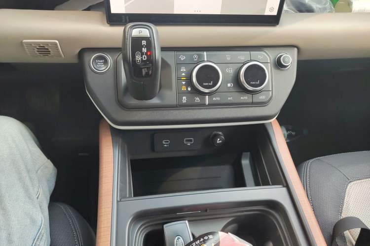 Used Land Rover Defender 2022 110 P400 X Gear Lever